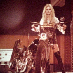 Scopitone de Brigitte Bardot "La Harley Davidson"